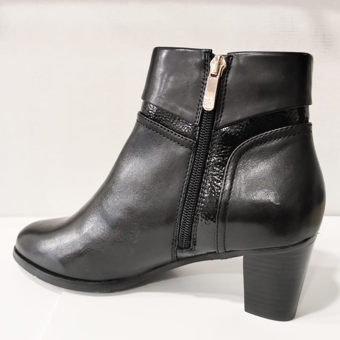 Regardez Le Ciel Sonia 150 BLACK Soft Leather Zip Ankle Boot
