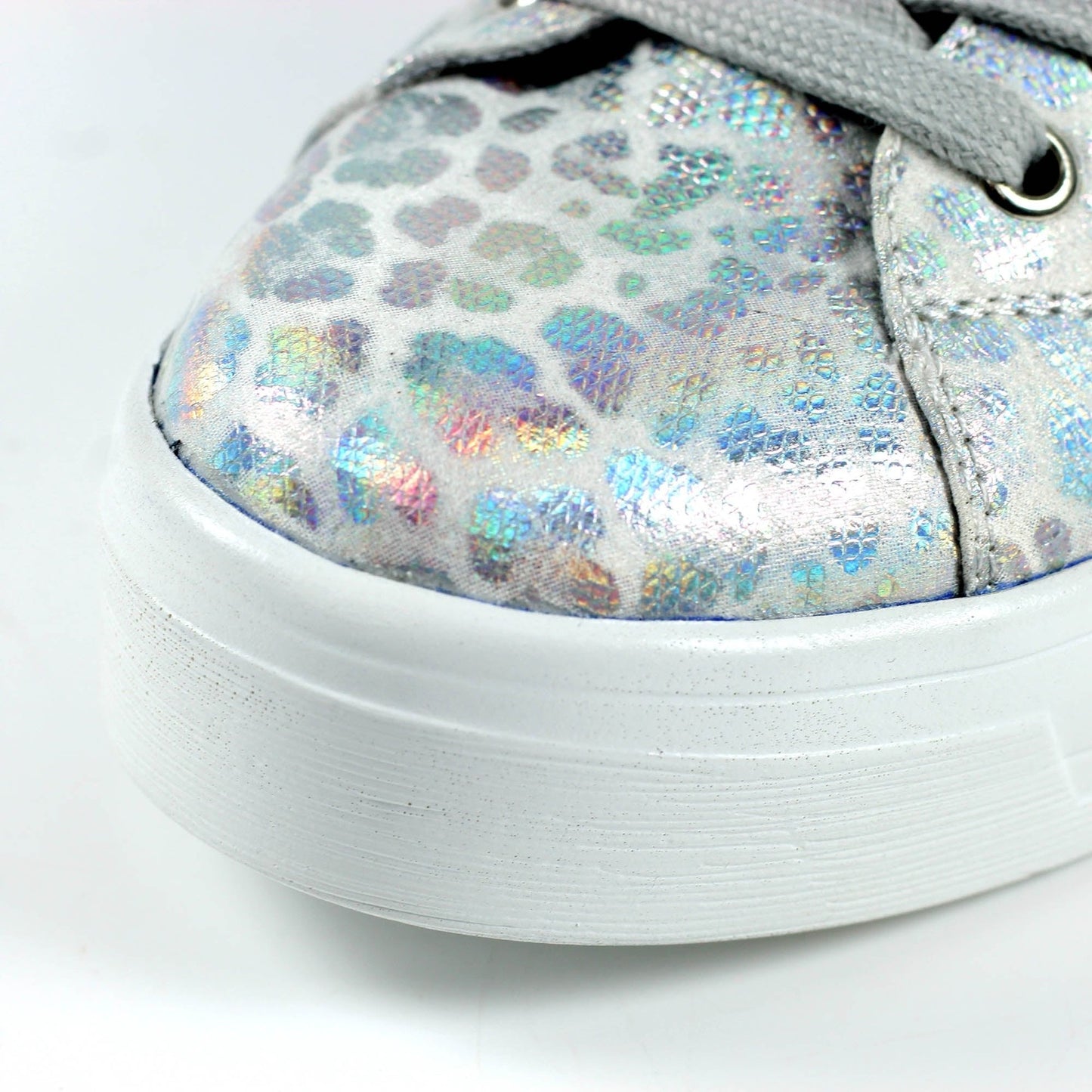 Lunar Trainer Charm DLB009WT White