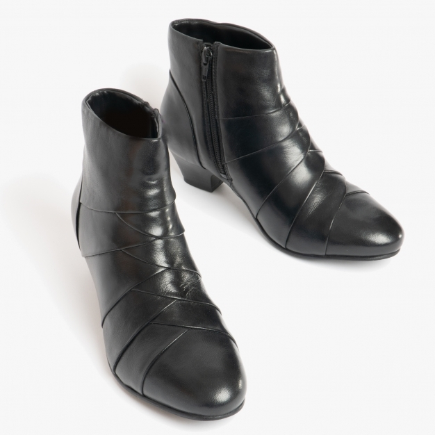 Lotus Ankle Boot Tara Black leather with Zip