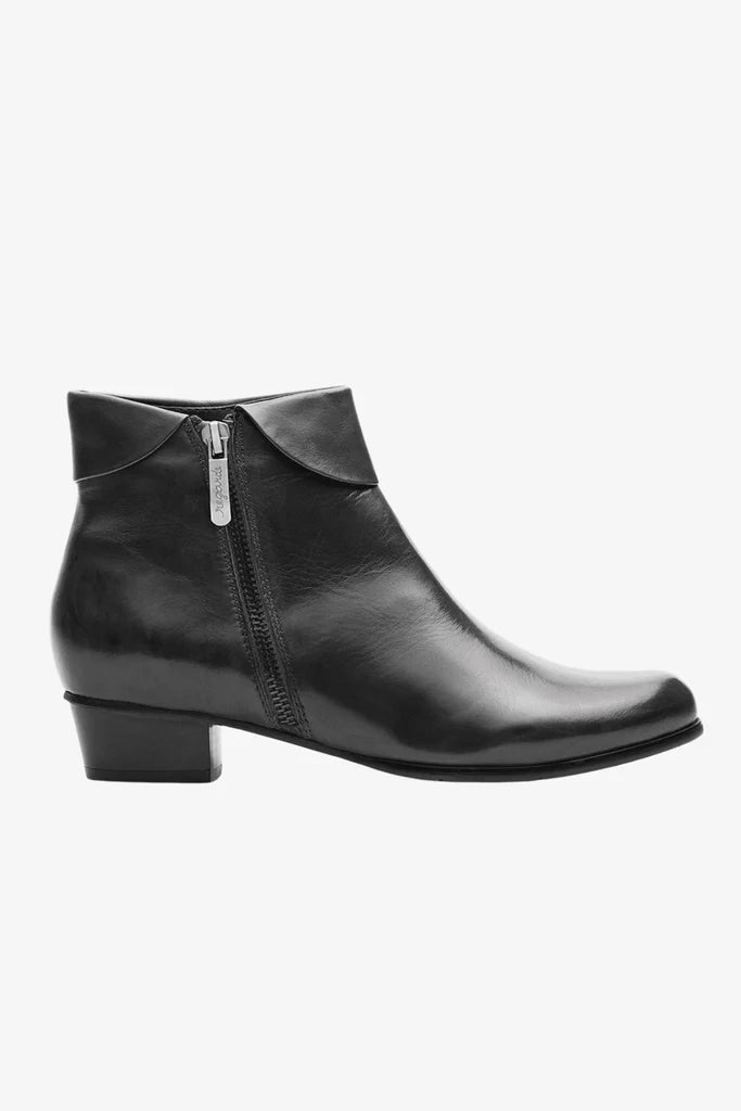 Regardez Le Ciel Stefany 03 BLACK Soft Leather Zip Ankle Boot